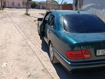 Mercedes E 240-17