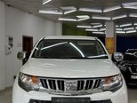 Mitsubishi L200-1