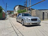 Mercedes E 240-1