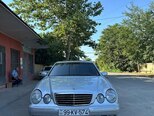 Mercedes E 240-1