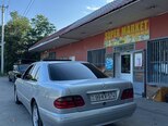 Mercedes E 240-4