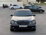 Mercedes E 240-11