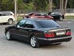 Mercedes E 240-13