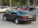 Mercedes E 240-6