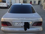 Mercedes E 220-2