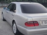 Mercedes E 240-5
