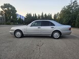 Mercedes E 240-11