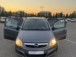 Opel Zafira-9