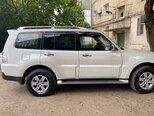 Mitsubishi Pajero-6