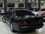 Mercedes E 270-7