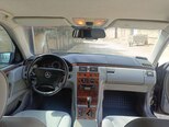 Mercedes E 200-11