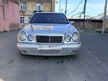 Mercedes E 230-1