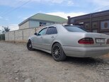 Mercedes E 230-5