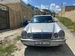 Mercedes E 230-1