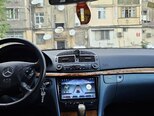 Mercedes E 220-11
