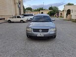 Volkswagen Passat-1