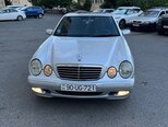 Mercedes E 240-1