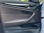 BMW 530e-13