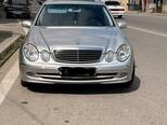 Mercedes E 240-1