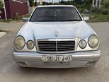 Mercedes E 240-1