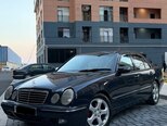 Mercedes E 270-1