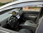 Toyota Prius-12