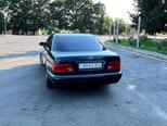 Mercedes E 240-2