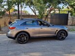 Infiniti QX70S-3