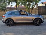 Infiniti QX70S-2