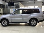 Mitsubishi Pajero-7