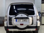 Mitsubishi Pajero-9