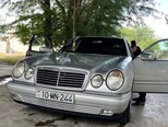Mercedes E 240-1