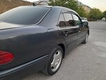 Mercedes E 220-11