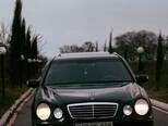 Mercedes E 240-1