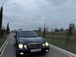 Mercedes E 240-11