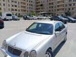 Mercedes E 240-1