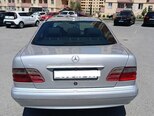 Mercedes E 240-3