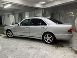 Mercedes E 230-5