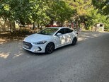 Hyundai Elantra-12