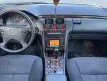 Mercedes E 220-11