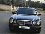 Mercedes E 220-1