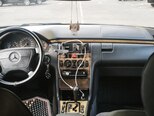 Mercedes E 220-11