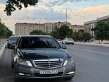 Mercedes E 220-1