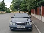 Mercedes E 240-1