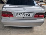 Mercedes E 320-11