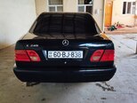 Mercedes E 240-2