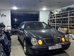Mercedes E 320-1