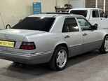 Mercedes E 220-11