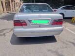 Mercedes E 240-13