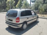 Opel Zafira-5